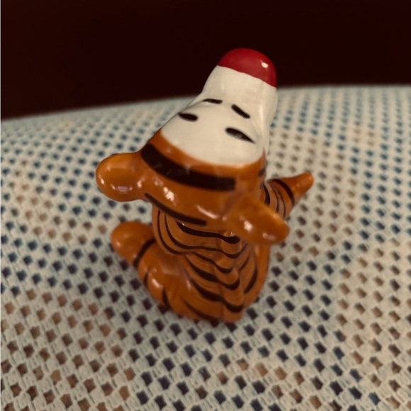 Vintage Walt Disney Winnie the Pooh Tigger Collectible Figurine - Picture 5 of 7